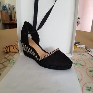 Black wedge shoes.
